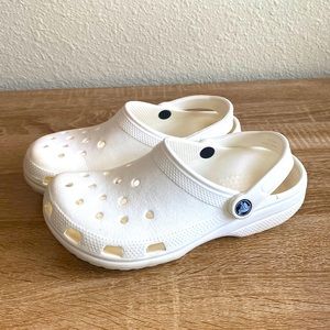 White Crocs! Size:6-8, specifically a 6!